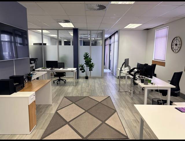 180M² OFFICE TO LET IN FOURWAYS